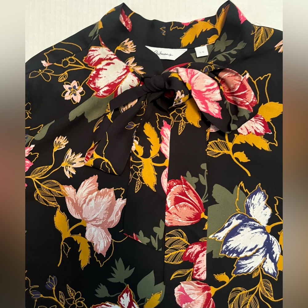 Floral Blouse with Bow - Picture 6 of 12